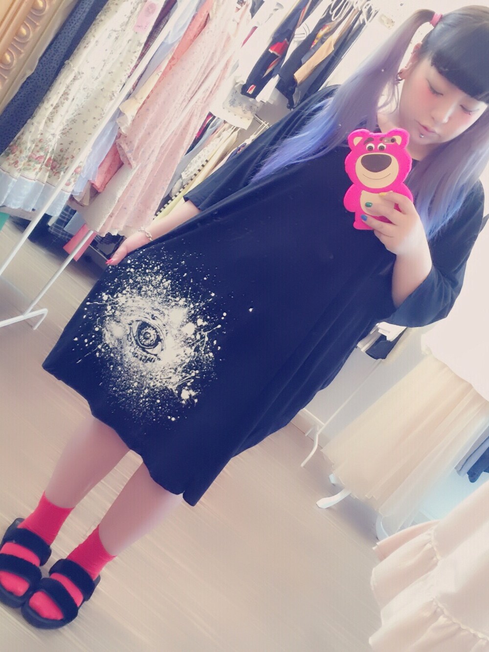 「M:Eのアイテム（Tシャツ/カットソー、ブラック系）」を使った、粥さん（レディース・150cm）の夏コーディネートの1枚目の写真
