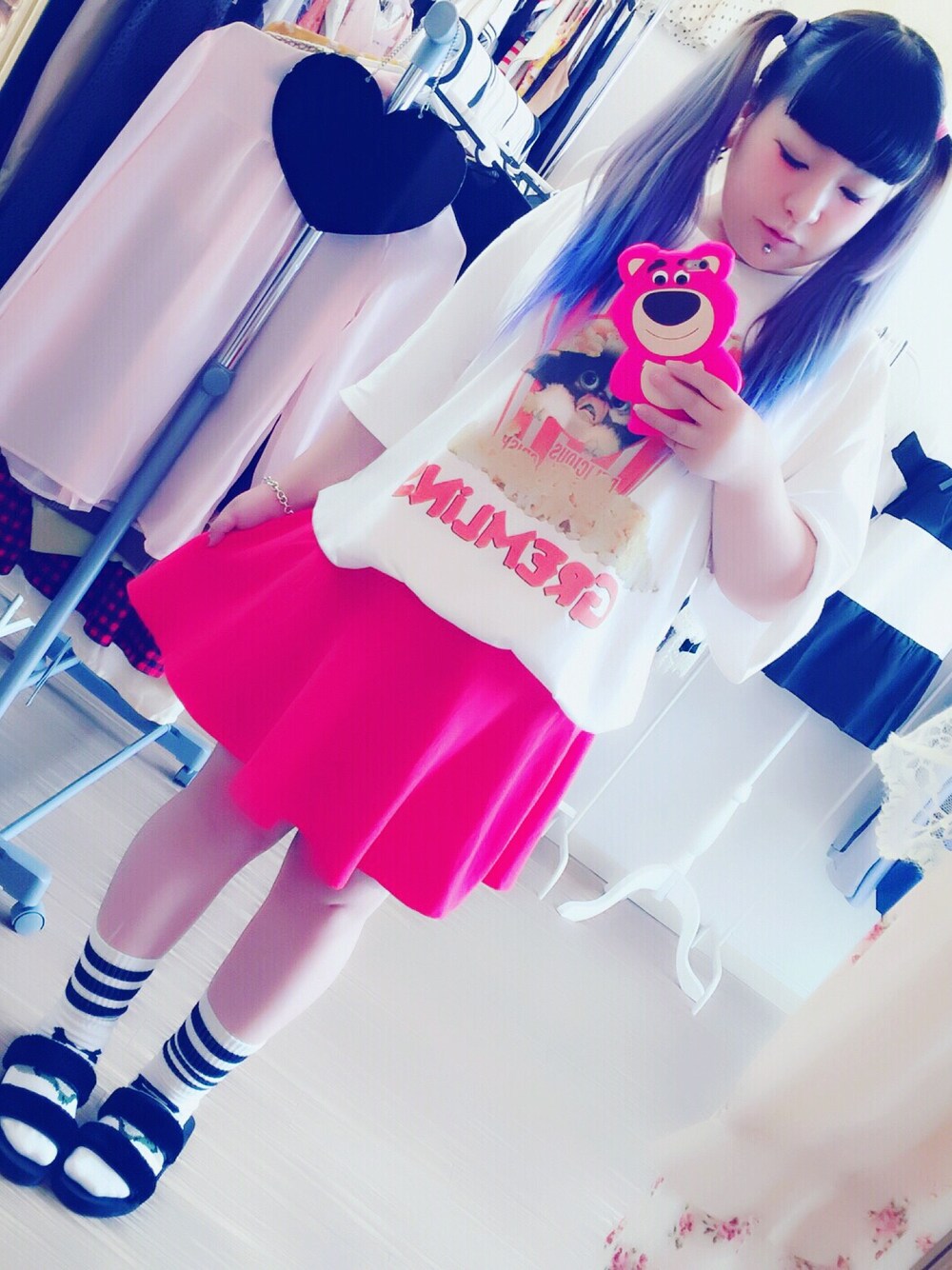 「American Apparelのアイテム（スカート、レッド系）」を使った、粥さん（レディース・150cm）の夏コーディネートの1枚目の写真