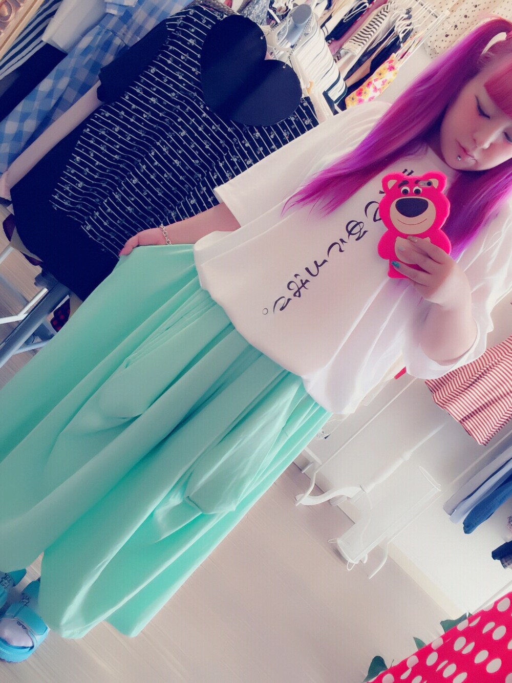 「神様のゆうとおり。のアイテム（Tシャツ/カットソー、ホワイト系）」を使った、粥さん（レディース・150cm）の夏コーディネートの1枚目の写真