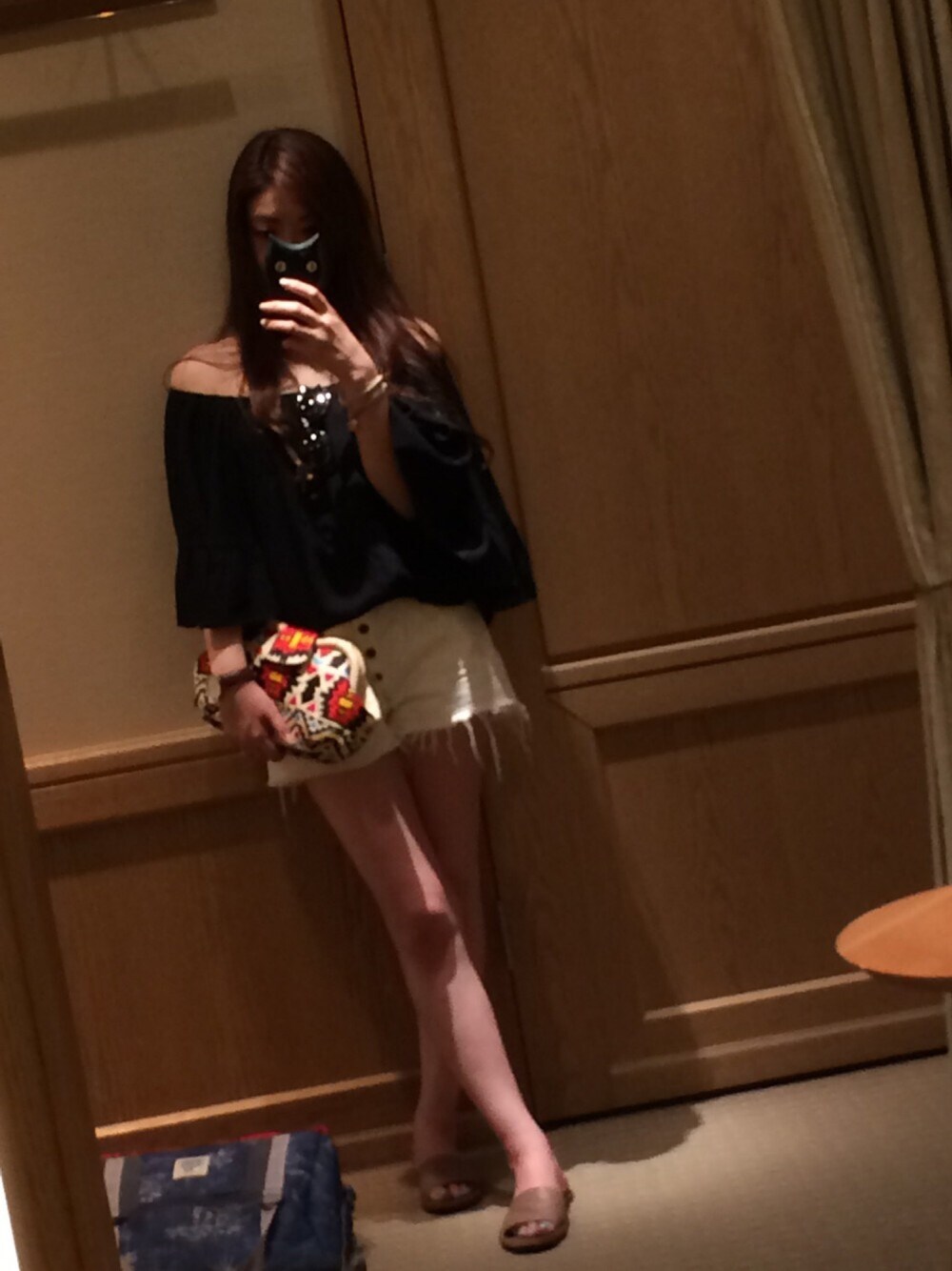 「大人カジュアル、ショートパンツ、オフショル、ホワイトパンツ、デート、clutchbag、TODAYFUL」｜「TODAYFULのVintageショートパンツ（デニムパンツ、ホワイト系）」を使った、amicooocooo24さん（レディース・158cm）の夏コーディネートの1枚目の写真