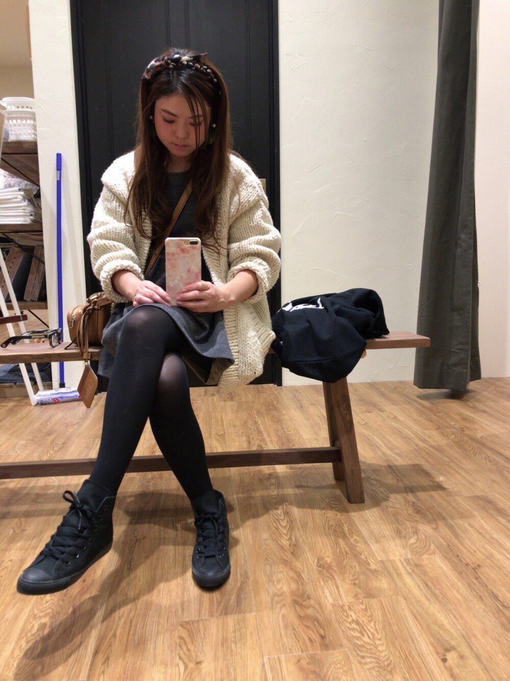 「オトナ女子、ニット、カジュアル、冬、ワンピース、スニーカーコーデ」｜「CONVERSEのCONVERSE / CVS ALL STAR HI（スニーカー、ブラック系）」を使った、amicooocooo24さん（レディース・158cm）の秋コーディネートの1枚目の写真