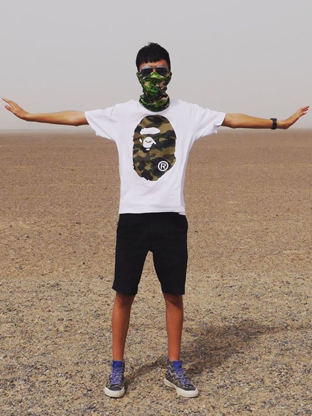 「Bape」｜「A BATHING APEの1ST CAMO BY BATHING TEE（Tシャツ/カットソー、ホワイト系）」を使った、晏晏博士さん（メンズ・182cm）の春コーディネートの1枚目の写真