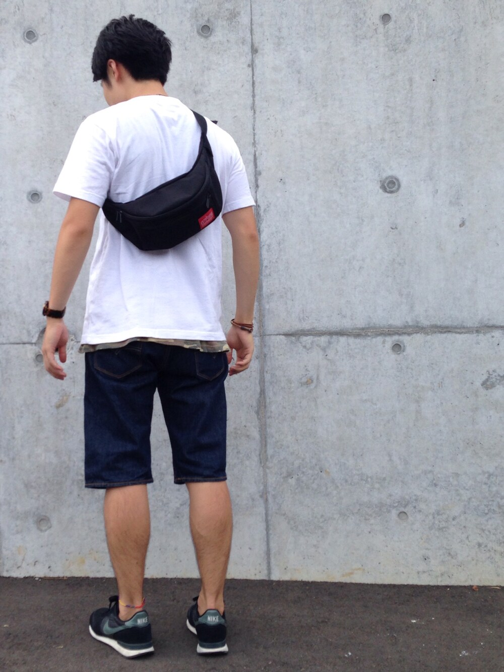 「リーバイス、マンハッタンポーテージ、ナイキ、チャンピオン」｜「ChampionのChampion/チャンピオン × BEAVER　別注 REVERSE WEAVE TEE　(1047)（Tシャツ/カットソー、ホワイト系）」を使った、くりたか。さん（メンズ・170cm）の夏コーディネートの1枚目の写真