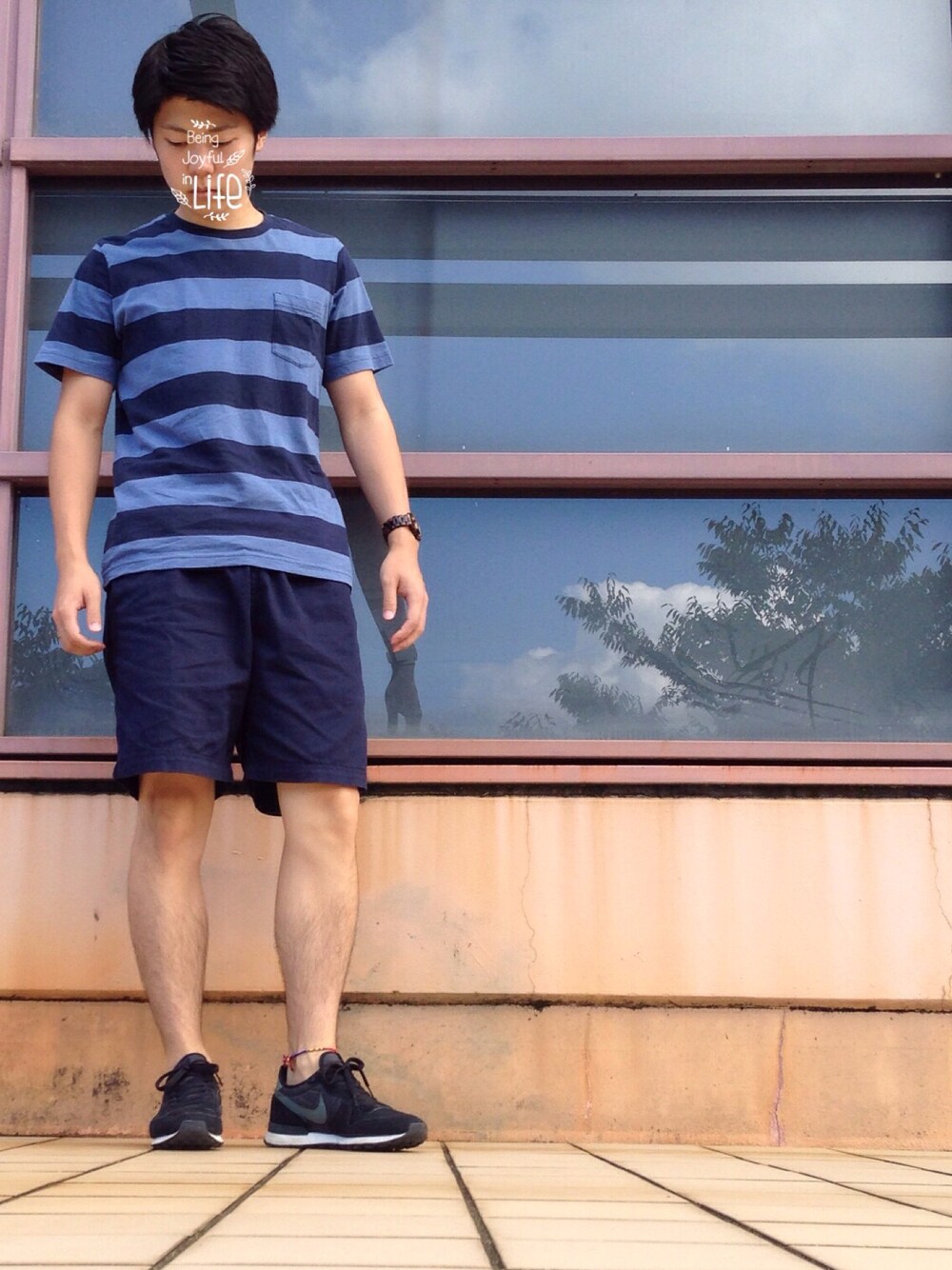 「海、ボーダー、夏を締めくくる、半袖、短パン、短パン小僧」｜「無印良品のアイテム（Tシャツ/カットソー、ブルー系）」を使った、くりたか。さん（メンズ・170cm）の夏コーディネートの1枚目の写真