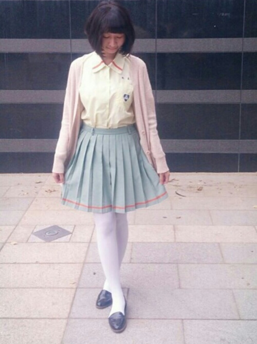 「Taiwan、Tainan、NCKU、uniform、制服日、TAIPEI、ユニホーム」｜「UNKNOWN.のアイテム（シャツ/ブラウス、イエロー系）」を使った、Agnesさん（レディース・165cm）の冬コーディネートの1枚目の写真