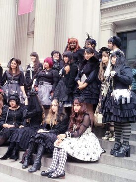 「VINTAGE（ヴィンテージ）のアイテム（ネックウォーマー/スヌード）」を使った、Karlovy さん（レディース・163cm）の春コーディネート