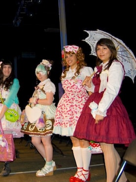 「VINTAGE（ヴィンテージ）のアイテム（長傘）」を使った、Karlovy さん（レディース・163cm）の春コーディネート