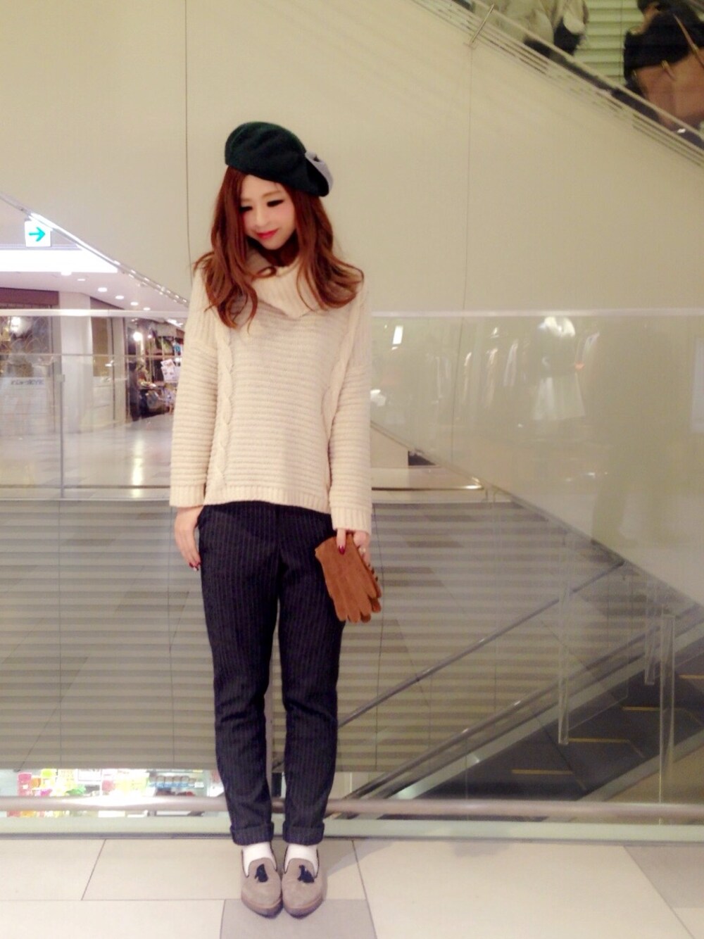 「2014年、ラストWEAR、ベレー帽、オフタートル、手袋」｜「KATHARINE ROSSの【KATHARINE ROSS】FABIO RUSCONI ローファー（その他シューズ、ベージュ系）」を使った、megmiさん（レディース・154cm）の冬コーディネートの1枚目の写真