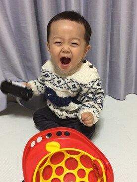 「ZARA KIDSのアイテム（ニット/セーター、ホワイト系）」を使った、︎masanpaさん（キッズ・90cm）の秋コーディネート