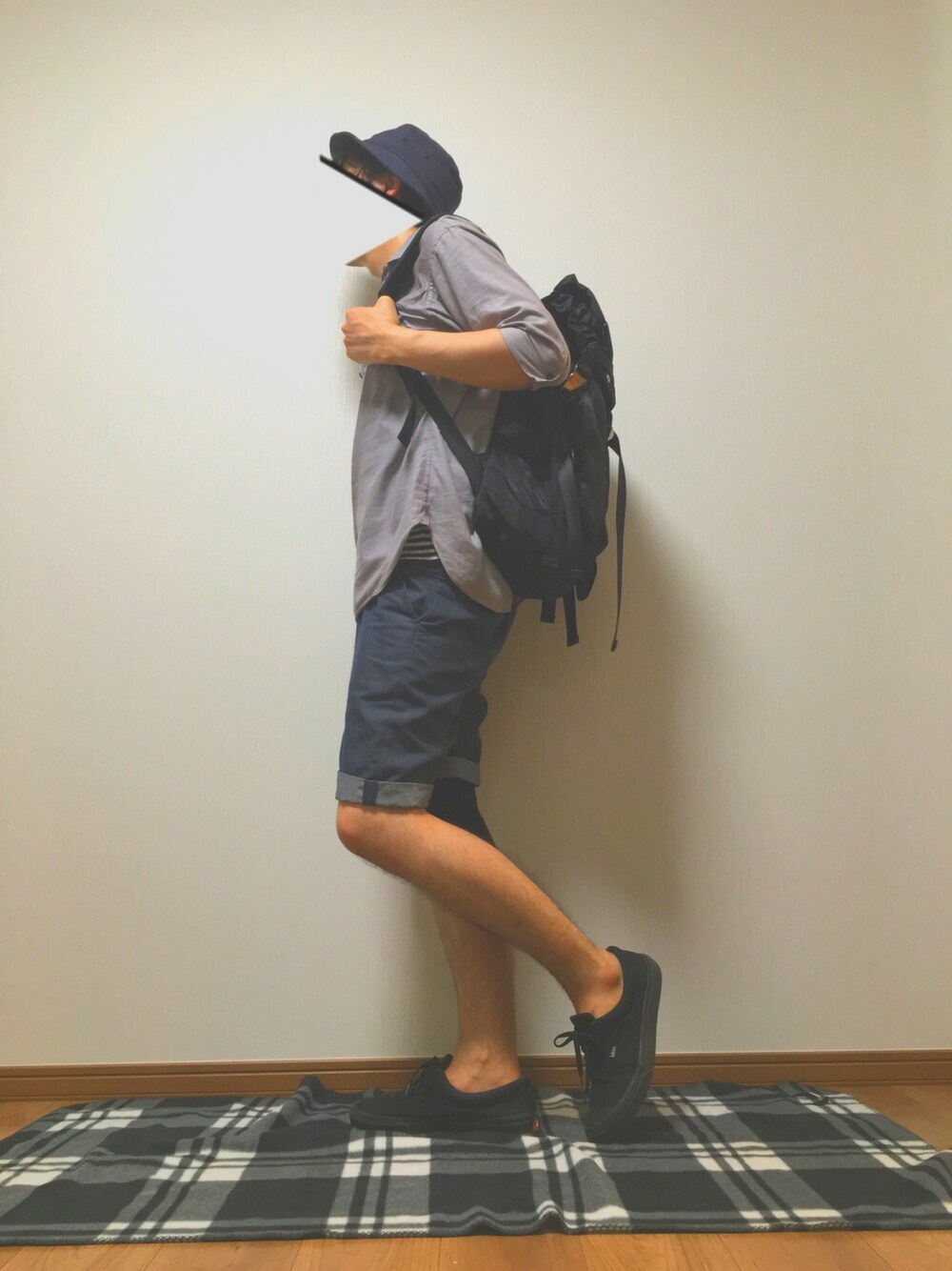 「NANO universeのナイロンバックパック（バックパック/リュック、ブラック系）」を使った、たむろうさん（メンズ・175cm）の夏コーディネートの1枚目の写真