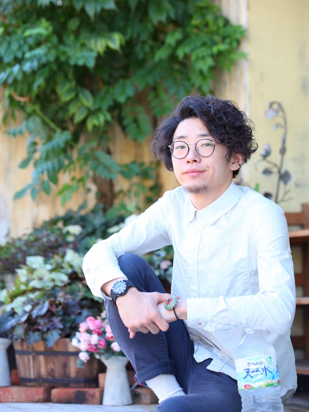 グレー系のその他パンツを着用したメンズの秋コーディネートの1枚目の写真