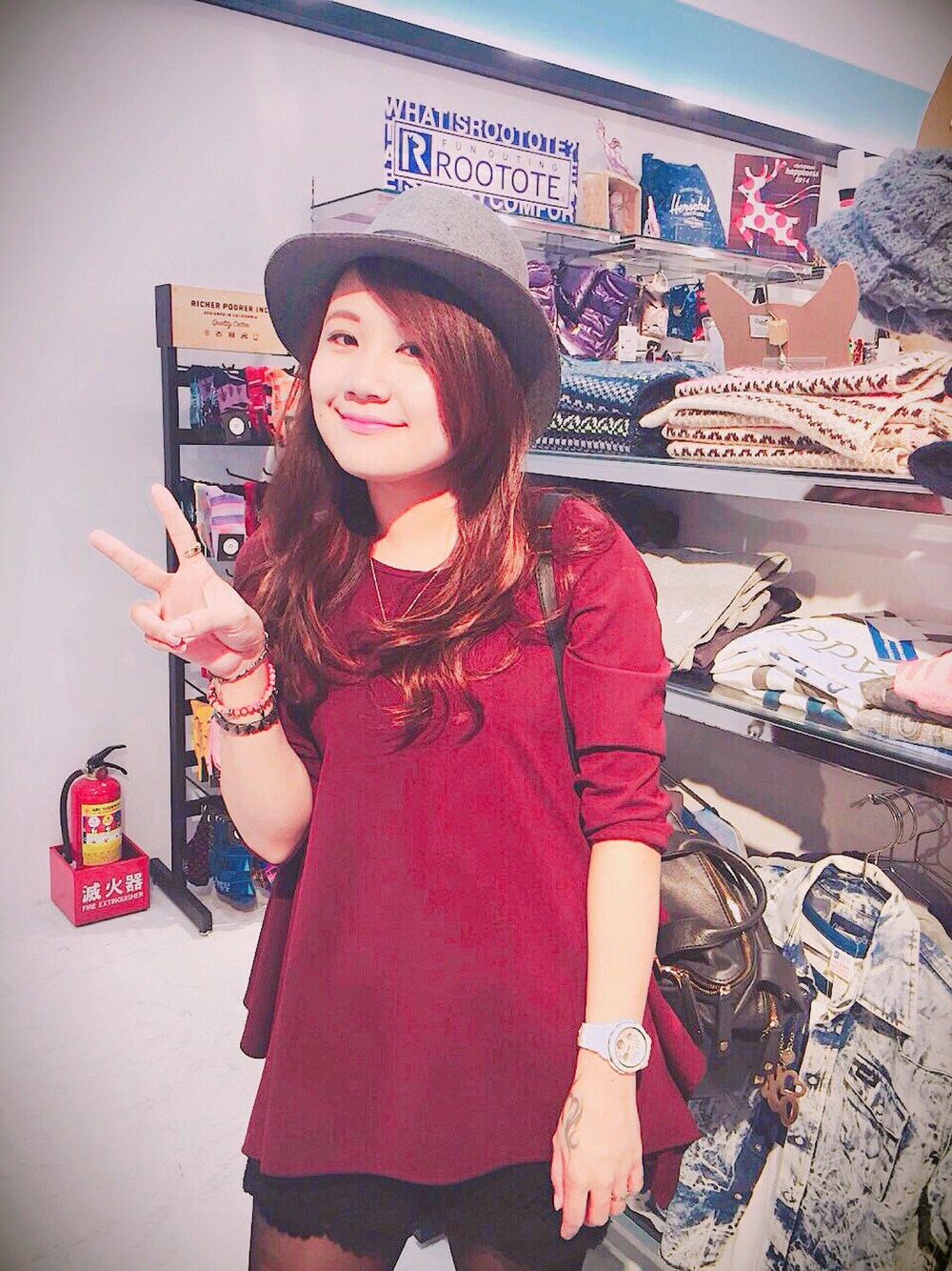 「BABY-Gのアイテム（アナログ腕時計、ホワイト系）」を使った、🎀金惠娜🎀💛💙💜💚💗さん（レディース・158cm）の夏コーディネートの1枚目の写真