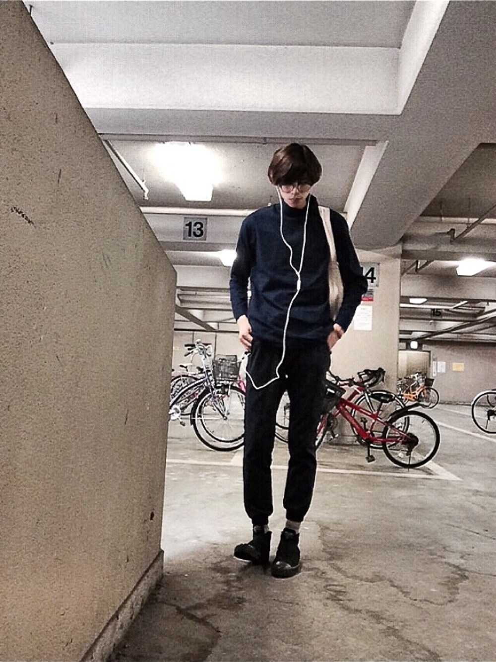 「HURRAY HURRAY、BEAUTY&YOUTH UNITED ARROWS、URBAN RESEARCH、CABANE de ZUCCa、IL BISONTE、秋、ハイネック、タートルネック」｜「HURRAY HURRAYのアイテム（シャツ/ブラウス、ブルー系）」を使った、akiraimoto_さん（メンズ・184cm）の秋コーディネートの1枚目の写真