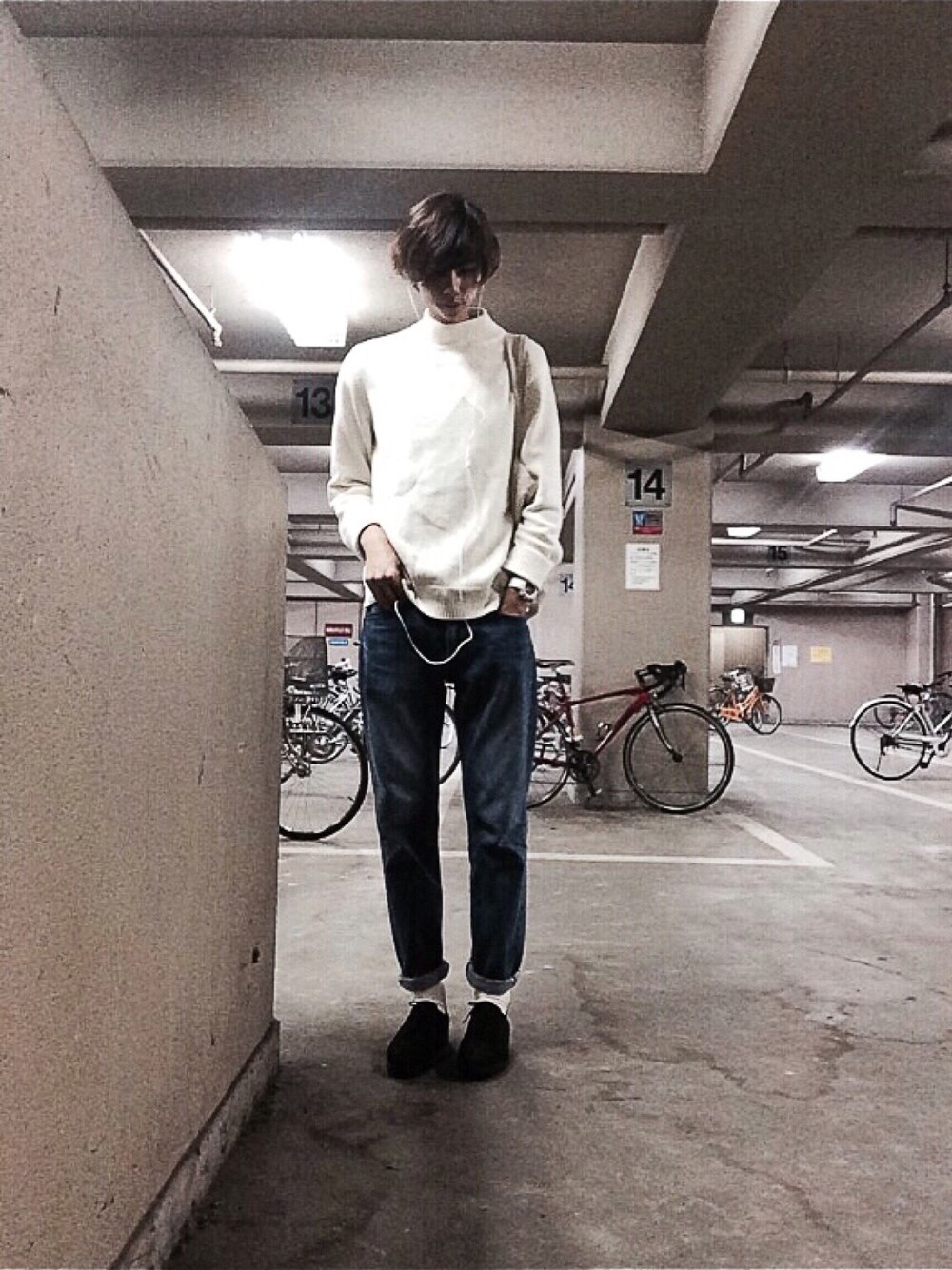 「秋、秋のコーデ、タートルネック、ブルーナボイン、BEAUTY&YOUTH UNITED ARROWS、デニム」｜「BEAUTY&YOUTH UNITED ARROWSのアイテム（ニット/セーター、ホワイト系）」を使った、akiraimoto_さん（メンズ・184cm）の秋コーディネートの1枚目の写真