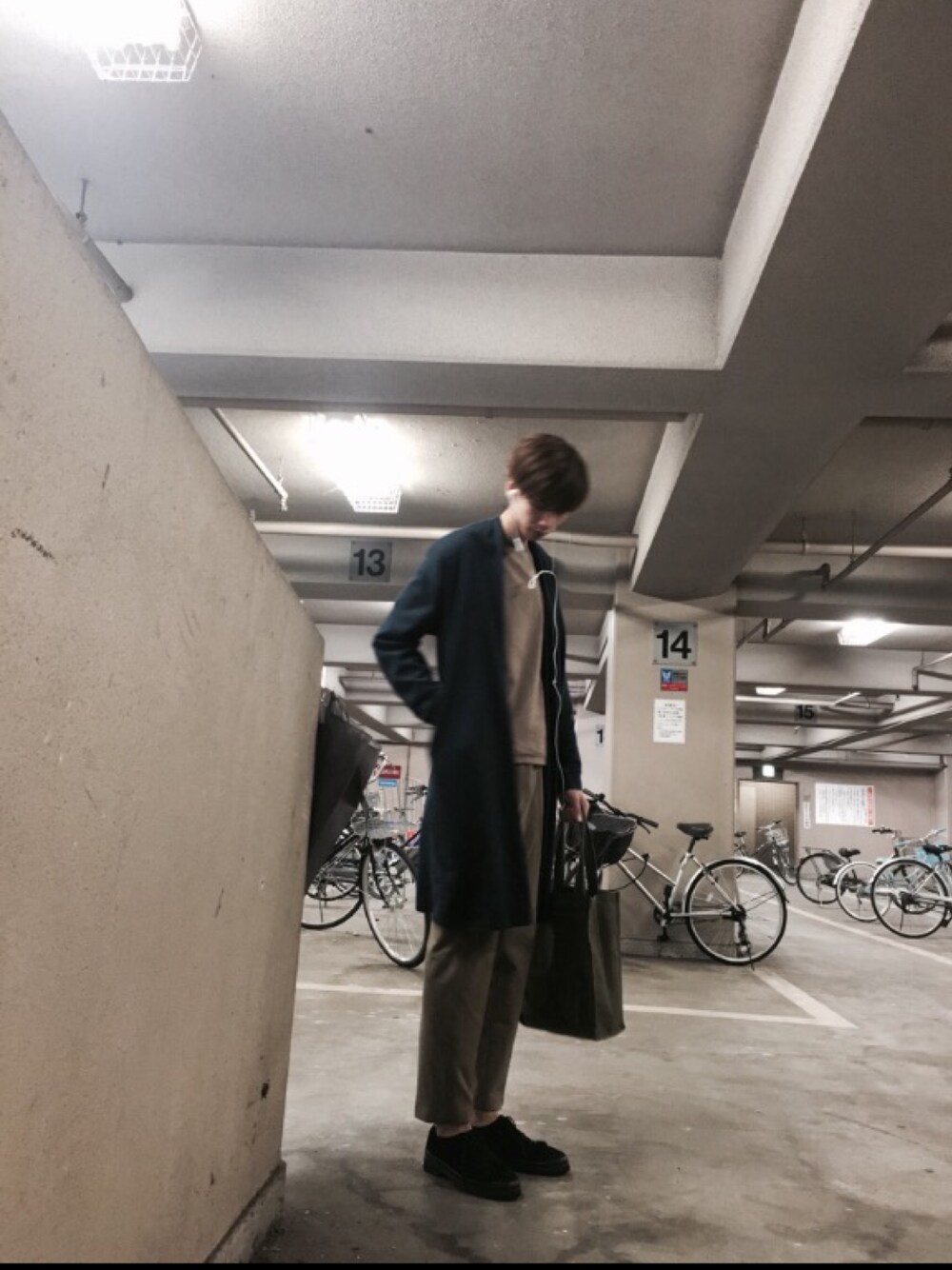 「ロング丈、シンプルコーデ、大人カジュアル、きれいめカジュアル、dulcamara、BEAUTY&YOUTH UNITED ARROWS、Steven Alan、zucca」｜「Dulcamaraの2015秋冬　アンゴラ天竺ガウン　UNISEX（チェスターコート、ブルー系）」を使った、akiraimoto_さん（メンズ・184cm）の春コーディネートの1枚目の写真