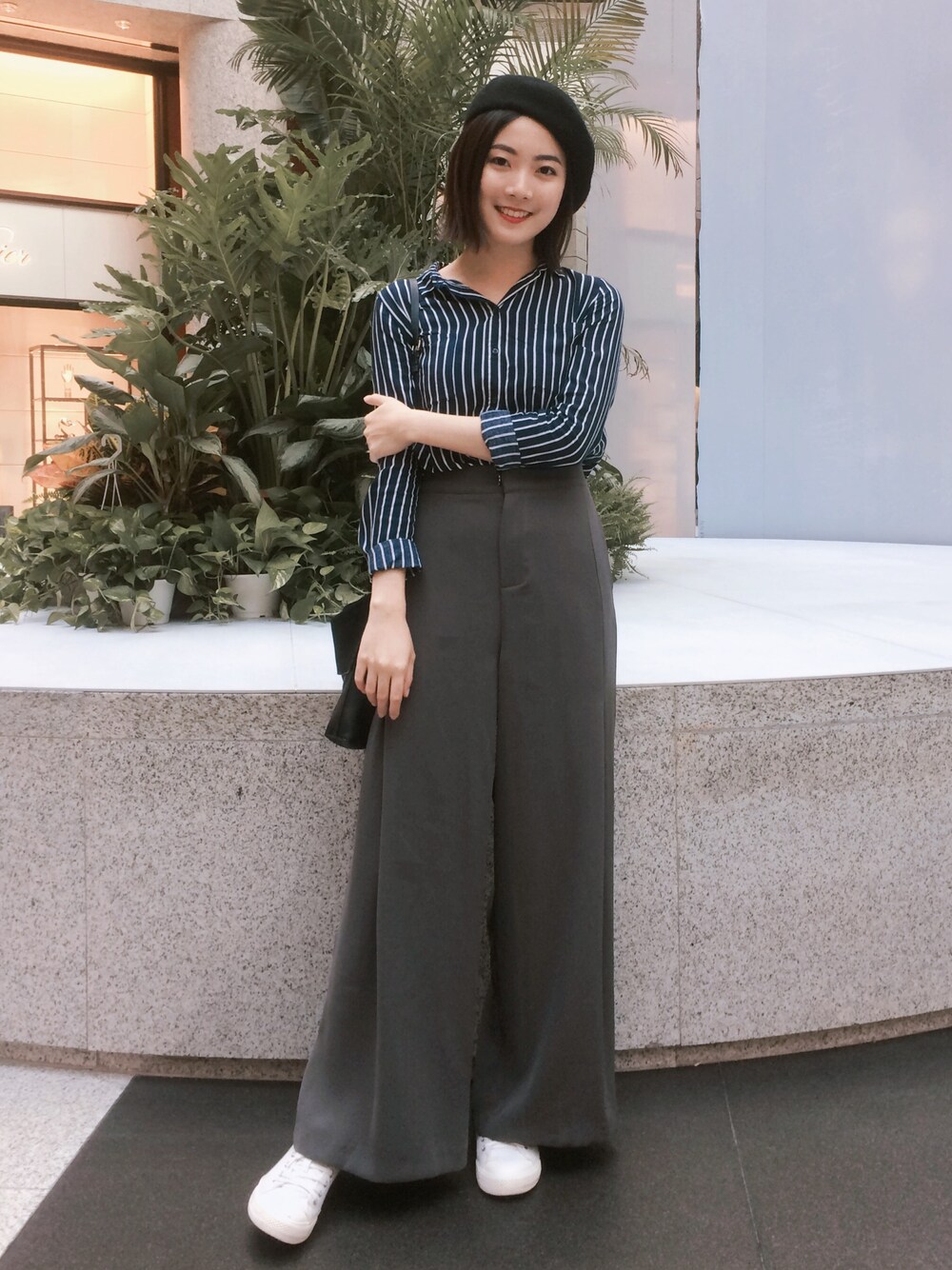 「ootd、mooncat、like、outfit、hat、H&M、streetstyle、Taiwan」｜「mooncatのアイテム（パンツ、その他）」を使った、Debby liuさん（レディース・163cm）の冬コーディネートの1枚目の写真