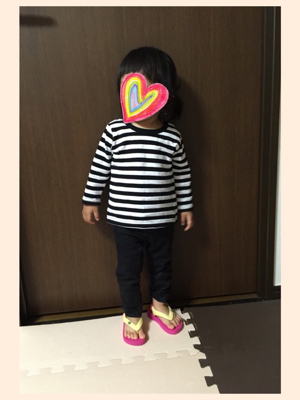 「おうち」｜「OLD NAVYのアイテム（デニムパンツ、ブラック系）」を使った、satohiさん（キッズ・80cm）の夏コーディネートの1枚目の写真