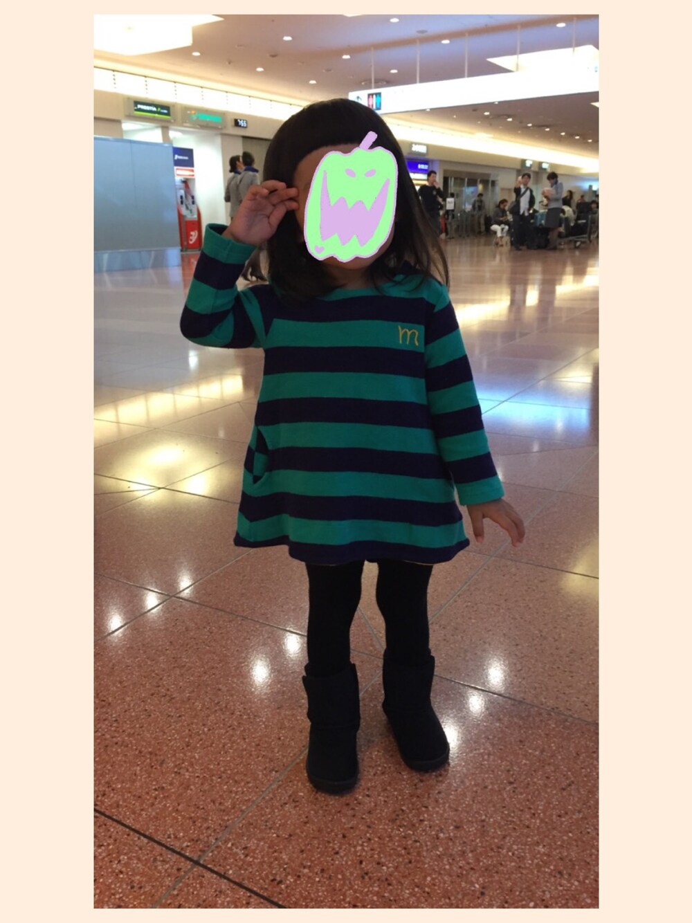 「キッズコーデ、女の子、おでかけ」｜「Moujonjonのアイテム（ワンピース、その他）」を使った、satohiさん（キッズ・80cm）の秋コーディネートの1枚目の写真
