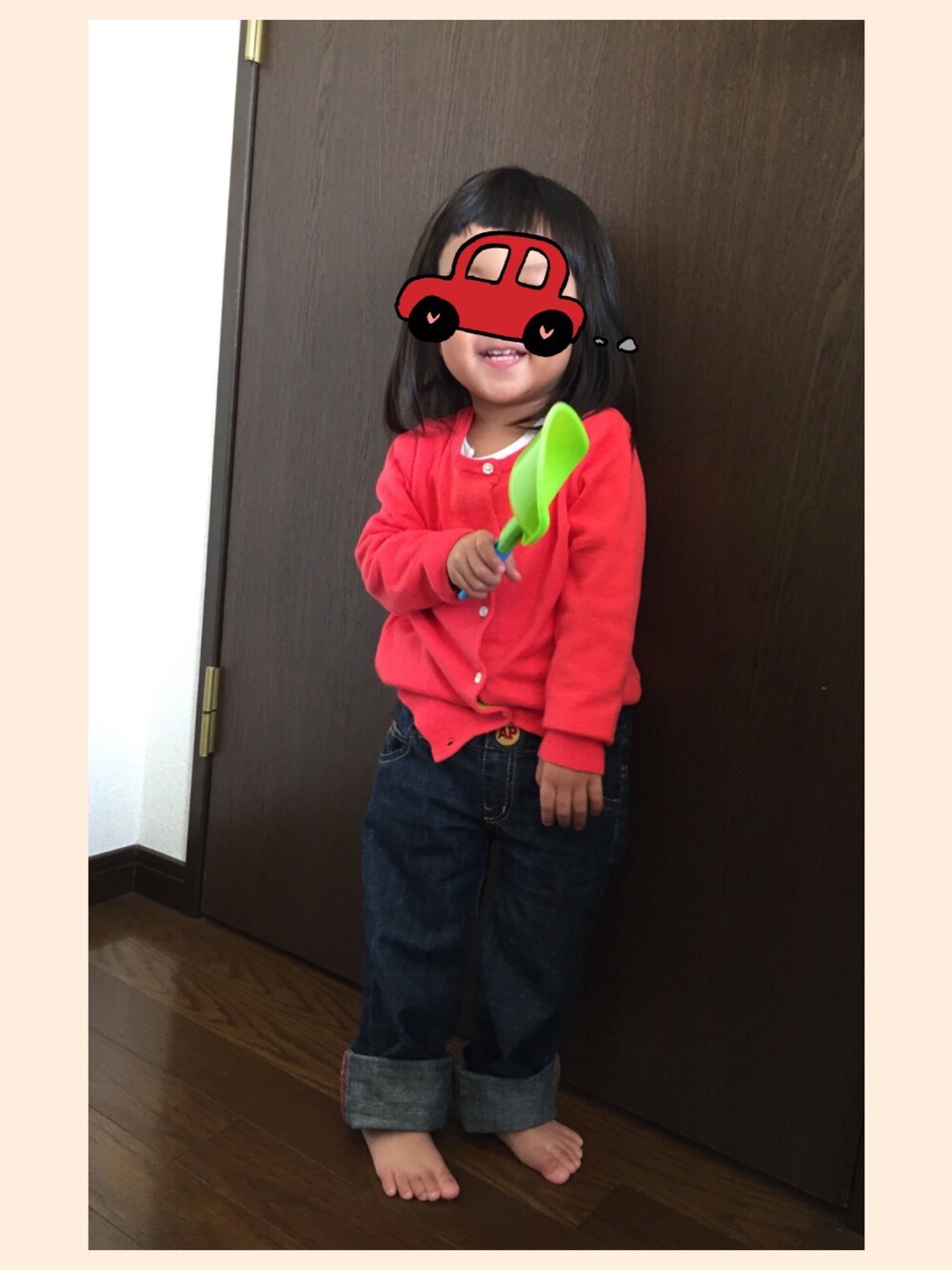 「キッズコーデ、おんなのこ、おうち」｜「URBAN RESEARCH DOORSのアイテム（カーディガン/ボレロ、レッド系）」を使った、satohiさん（キッズ・80cm）の秋コーディネートの1枚目の写真