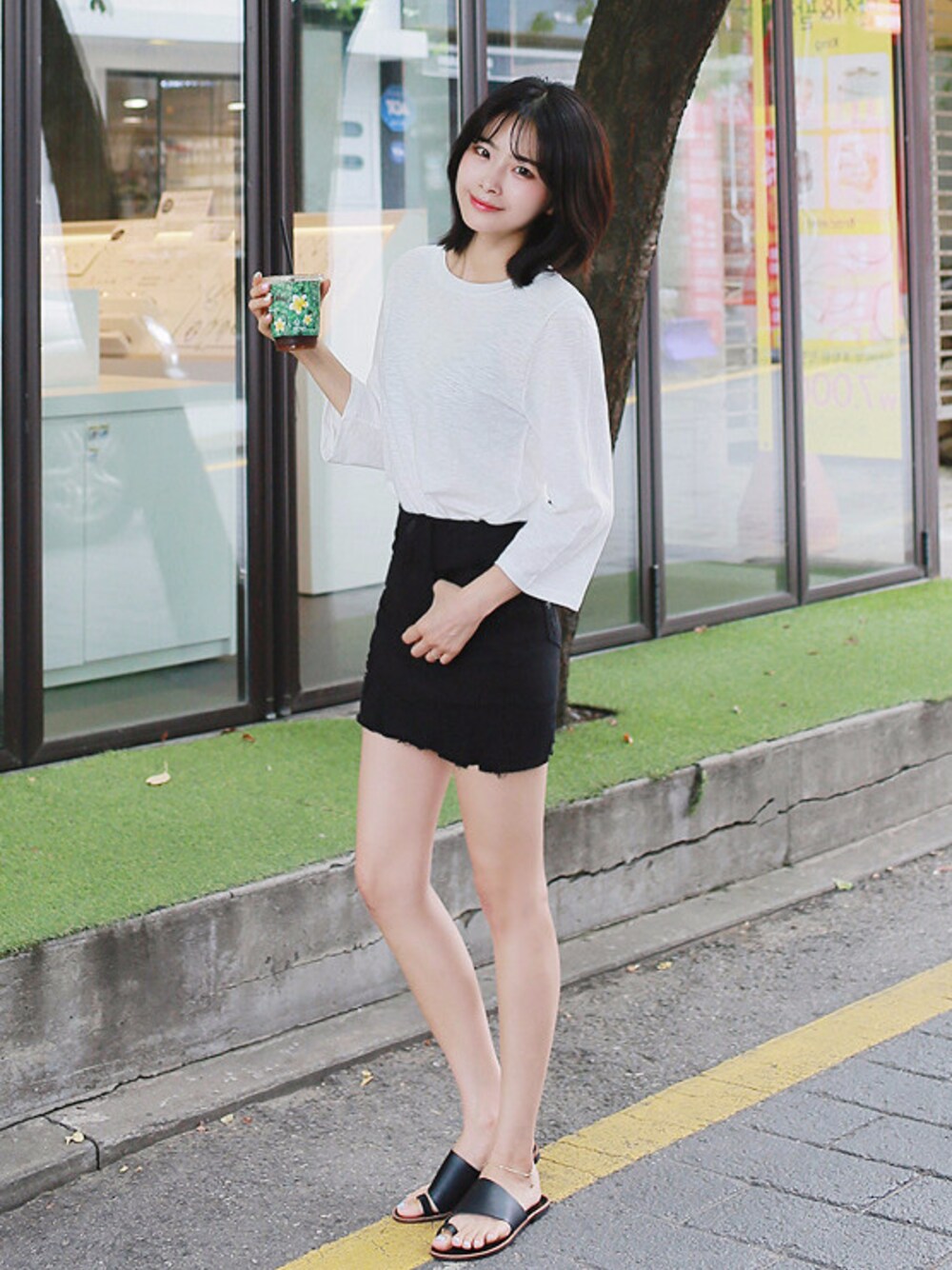 「シンプル、 大人コーデ、 カジュアル、 シンプル、 きれいめカジュアル、 大人カジュアル、 プチプラ、 ラクチンコーデ、 ニプロ、2per」｜「2PERのナチュラルスラブコットン無地T(P0000EEJ)（Tシャツ/カットソー、その他）」を使った、2perさん（レディース・168cm）の夏コーディネートの1枚目の写真