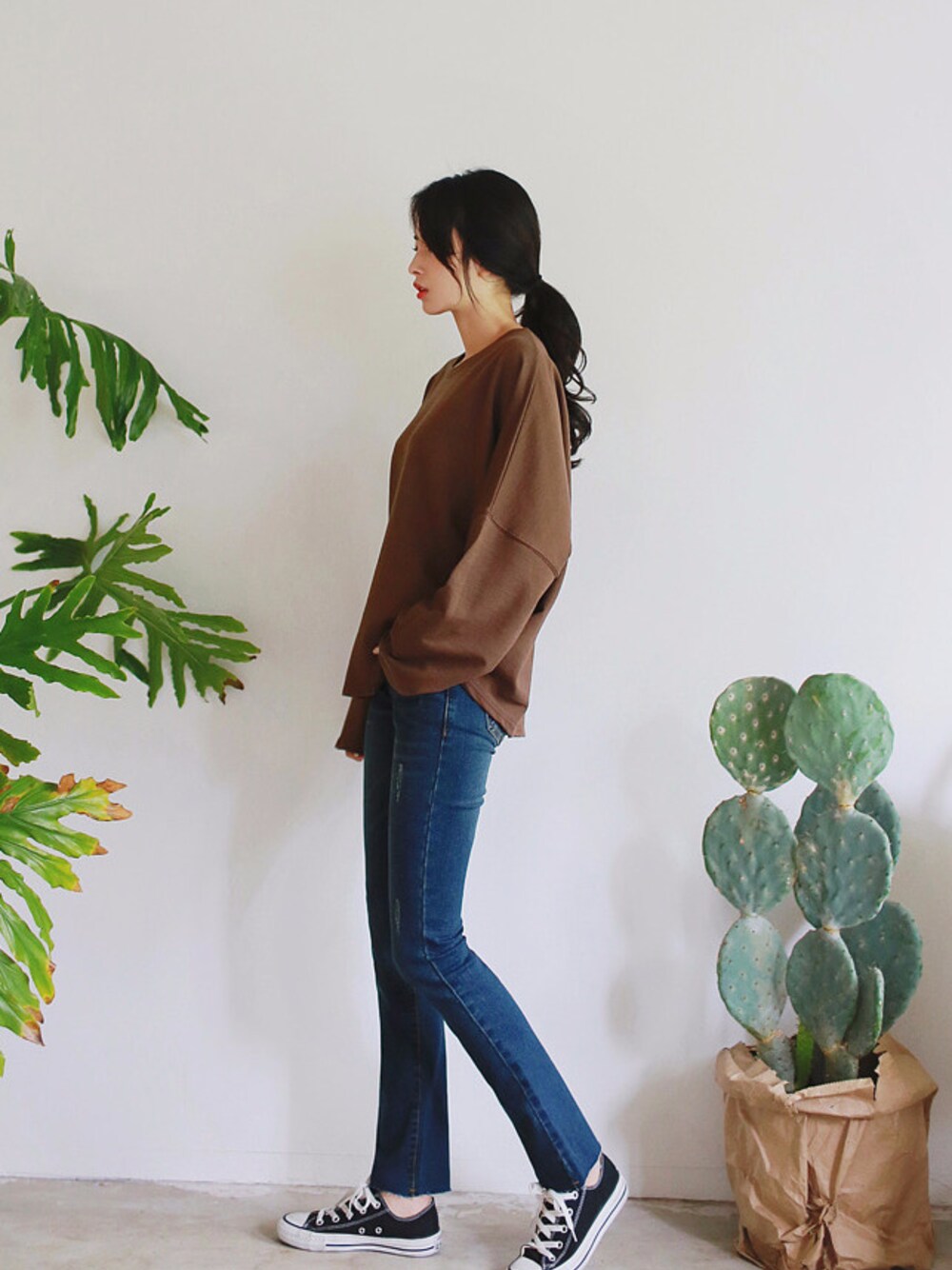 その他のスウェットを着用したレディースの秋コーディネートの1枚目の写真