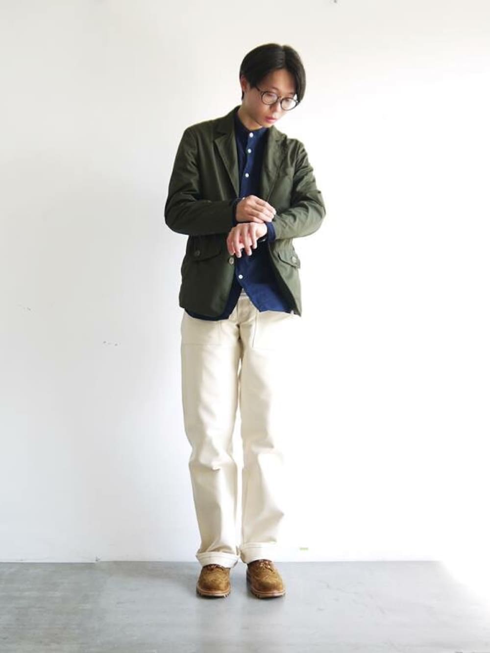 「wisdomのアイテム（スーツジャケット、ブルー系）」を使った、左千弘さん（メンズ・176cm）の秋コーディネートの1枚目の写真