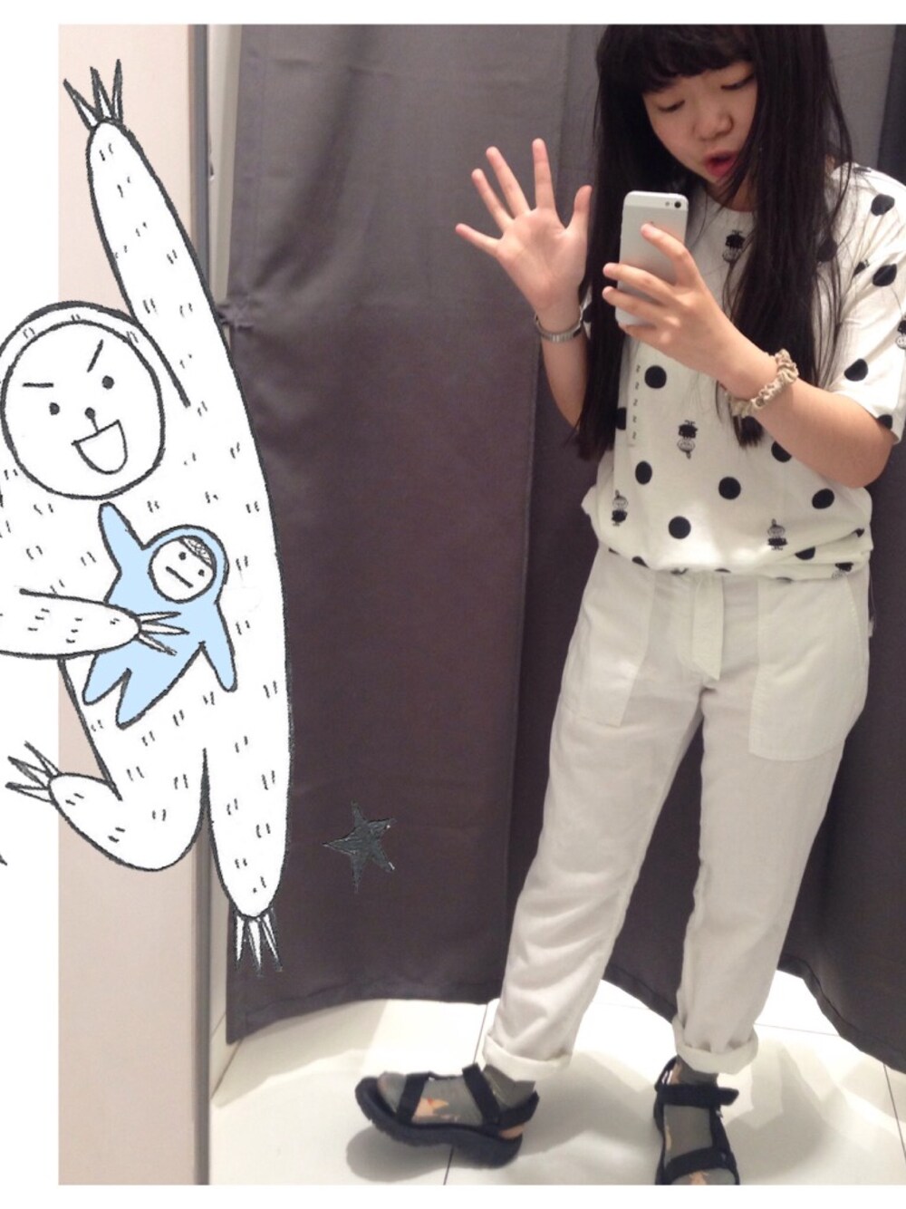 「UNIQLOのアイテム（Tシャツ/カットソー、ホワイト系）」を使った、salmonさん（レディース・153cm）の冬コーディネートの1枚目の写真