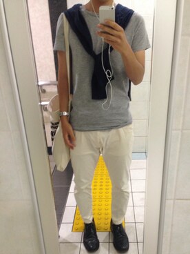 「H&M（エイチ・アンド・エム）のアイテム（Tシャツ/カットソー、グレー系）」を使った、わーさん（メンズ・175cm）の秋コーディネート