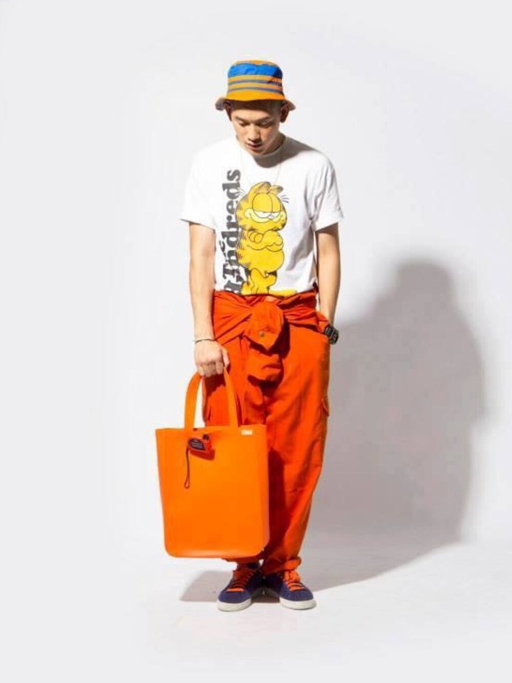 「BEAMS、PUMA、THE HUNDREDS、silibag」｜「BEAMSのアイテム（キャップ、オレンジ系）」を使った、連思博（EggEgg)さん（メンズ・176cm）の春コーディネートの1枚目の写真