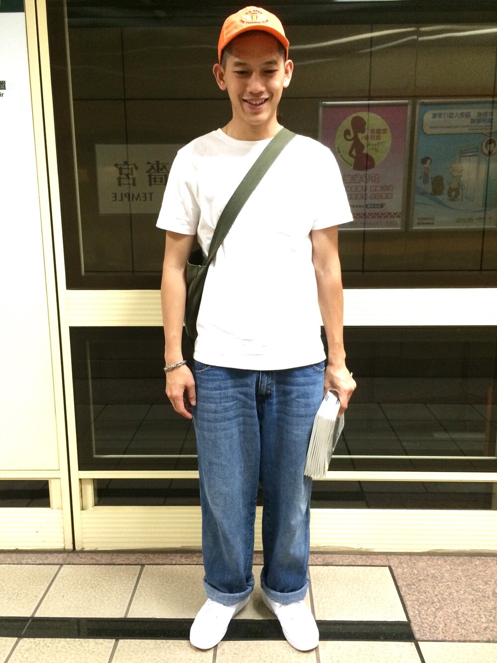 「plain-me、The POOL AOYAMA、K-SWISS、egg、WEARBOOKエントリー」｜「the POOL aoyamaのアイテム（クラッチバッグ、グリーン系）」を使った、連思博（EggEgg)さん（メンズ・176cm）の春コーディネートの1枚目の写真