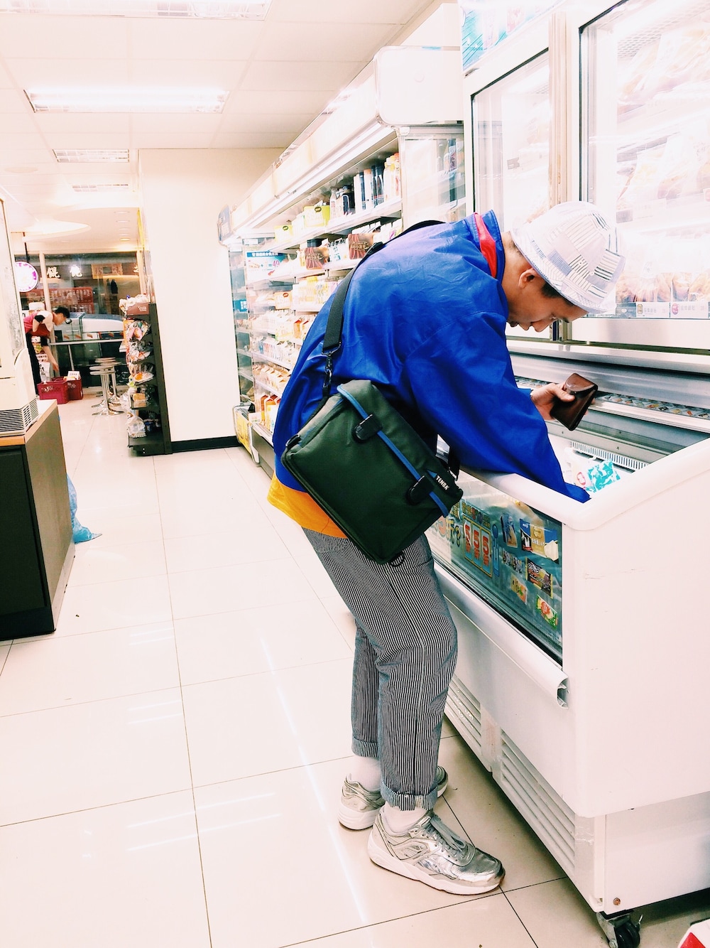 「pureego、Champin、LEE、NIKE、PUMA、ALIFE、egg、WEARBOOKエントリー」｜「PUREEGOのアイテム（ハット、ブルー系）」を使った、連思博（EggEgg)さん（メンズ・176cm）の春コーディネートの1枚目の写真
