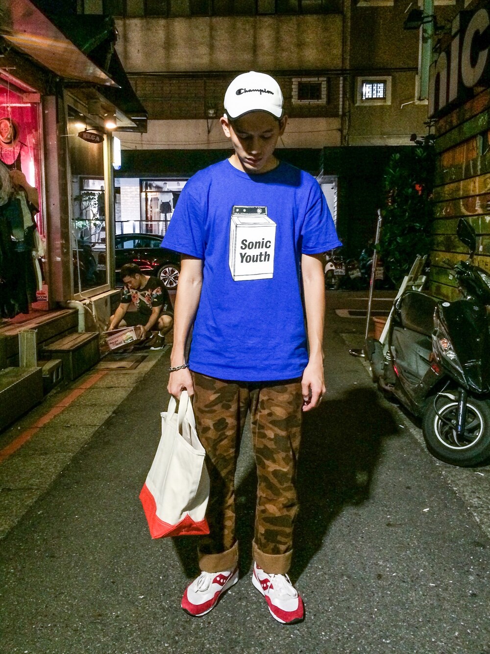 「Champion、A BATHING APE、saucony、steele、egg、WEARBOOKエントリー」｜「SauconyのShadow 6000（スニーカー、レッド系）」を使った、連思博（EggEgg)さん（メンズ・176cm）の夏コーディネートの1枚目の写真
