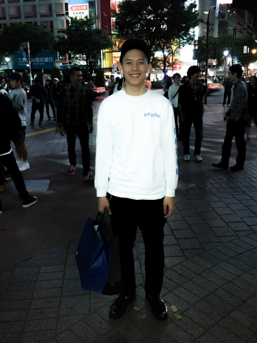 「MUJI、baker、The POOL AOYAMA、CAMPER、egg、WEARBOOKエントリー、TOKYO、shibuya」｜「the POOL aoyamaのアイテム（クラッチバッグ、グリーン系）」を使った、連思博（EggEgg)さん（メンズ・176cm）の秋コーディネートの1枚目の写真