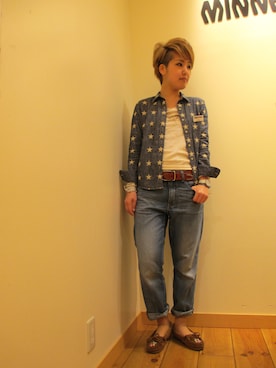 「アイテム（モカシン/デッキシューズ）」を使った、MINNETONKASTOREなんばパークス店さん（レディース・168cm）の春コーディネート