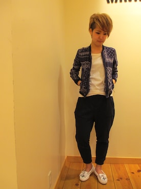 「アイテム（モカシン/デッキシューズ）」を使った、MINNETONKASTOREなんばパークス店さん（レディース・168cm）の春コーディネート