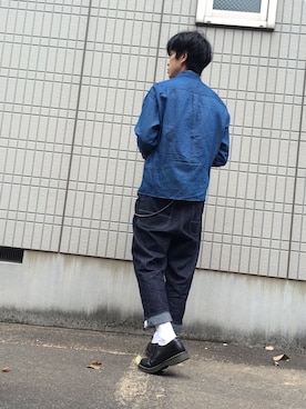 「maintenantnyのアイテム（シャツ/ブラウス、ブルー系）」を使った、村瀬達也さん（メンズ・170cm）の春コーディネート