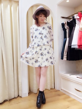 「Supreme.La.La.（シュープリームララ）のアイテム（その他シューズ）」を使った、Hikaru Mitomeさん（レディース・166cm）の秋コーディネート