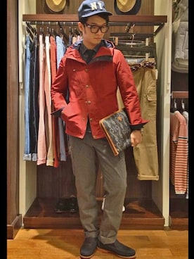 「TAKEO KIKUCHI（タケオキクチ）のアイテム（マウンテンパーカー）」を使った、岡田　崇志さん（メンズ・174cm）の春コーディネート