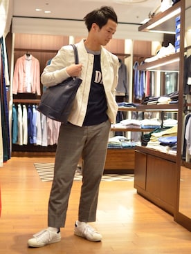 「TAKEO KIKUCHI（タケオキクチ）のアイテム（ブルゾン）」を使った、岡田　崇志さん（メンズ・174cm）の春コーディネート