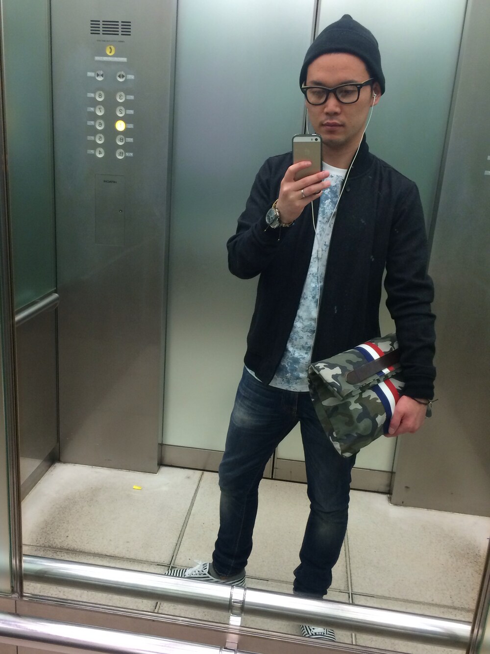 「Saturdays NYCのアイテム（ブルゾン、ブラック系）」を使った、echigo711さん（メンズ・170cm）の春コーディネートの1枚目の写真