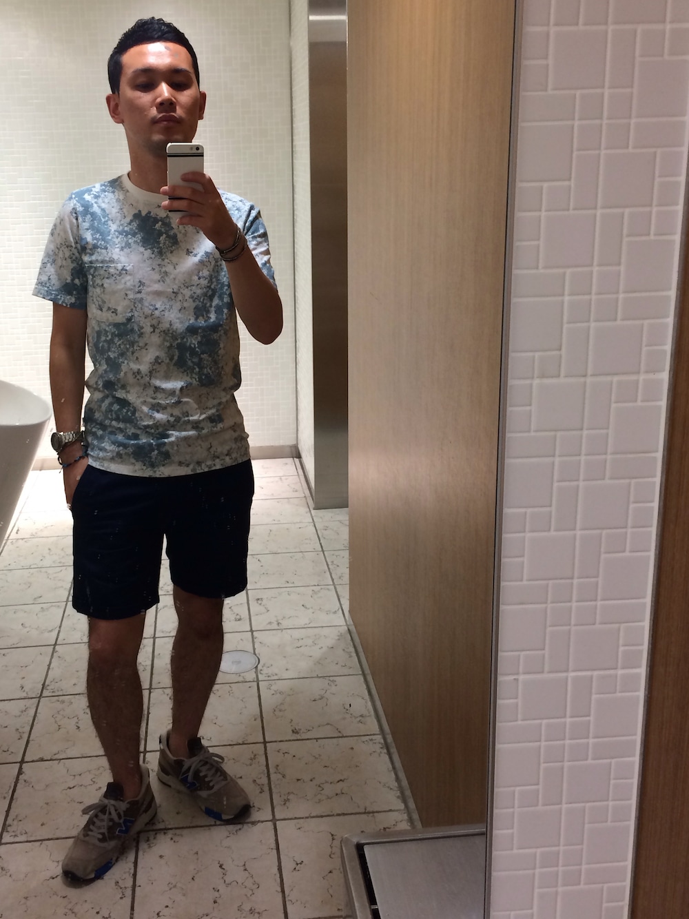 「夏、ニューバランス、summer、SATURDAYS SURF NYC」｜「Saturdays NYCのアイテム（Tシャツ/カットソー、ブルー系）」を使った、echigo711さん（メンズ・170cm）の夏コーディネートの1枚目の写真