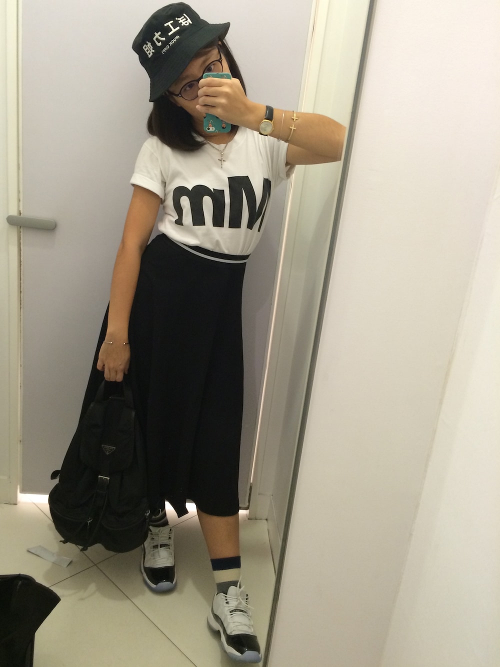 「American Apparelのアイテム（Tシャツ/カットソー、ホワイト系）」を使った、Gさん（レディース・163cm）の秋コーディネートの1枚目の写真