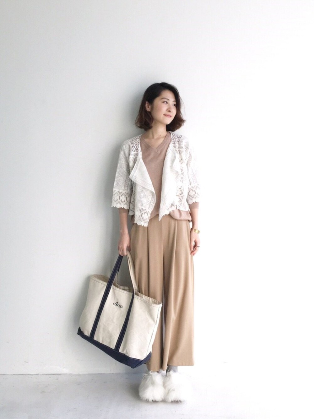 「春、ラフ、シンプル、ニット、haco.、レース、サボ、新作、春コーデ」｜「haco!のゆるシルエットのシルク混シンプルＶネックニット（ニット/セーター、ベージュ系）」を使った、haco-on-acoさん（レディース・165cm）の春コーディネートの1枚目の写真