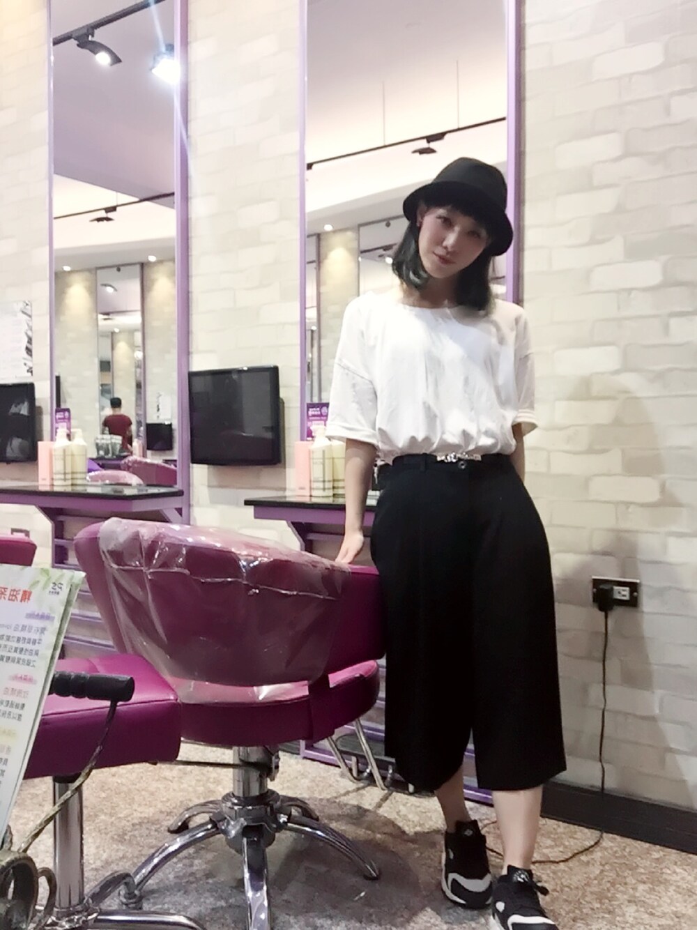 「Taiwan」｜「UNIQLOのアイテム（その他パンツ、ブラック系）」を使った、（Zoe）卓琳さん（キッズ・162cm）の春コーディネートの1枚目の写真