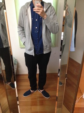 「UNIQLO（ユニクロ）のアイテム（パーカー、グレー系）」を使った、leonidsさん（メンズ・182cm）の春コーディネート