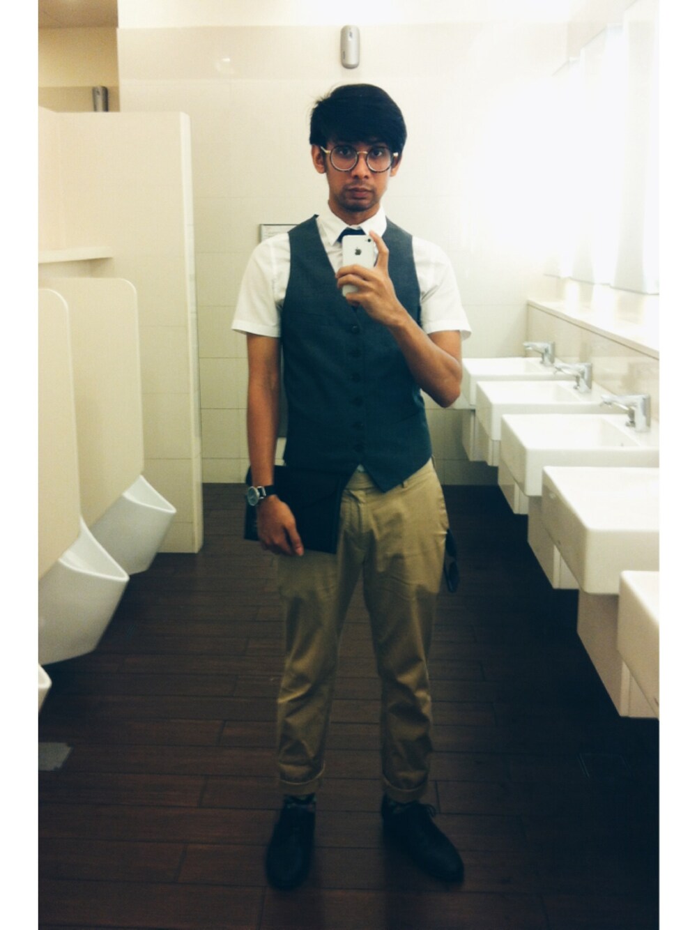 「vest、ootd、 SUIT、smart、smart casual」｜「H&Mのアイテム（スーツベスト、グレー系）」を使った、あーちゃんさん（メンズ・175cm）の秋コーディネートの1枚目の写真