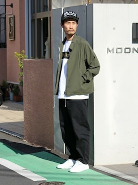 「WISM（ウィズム）のアイテム（帽子）」を使った、TASAKAさん（メンズ・173cm）の春コーディネート
