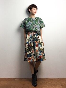 yukiさんの「鮮やかな色遣いが印象的なボタニカル柄プリントのほめられふんわりスカート 　　　」を使ったコーディネート