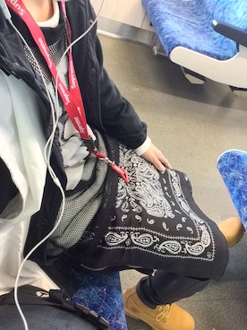 「バンダナスカート」｜「アイテム（その他アウター）」を使った、荒井 一樹さん（メンズ・168cm）の冬コーディネート