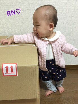 「combimini（コンビミニ）のアイテム（カーディガン/ボレロ）」を使った、rinanaさん（キッズ・70cm）の冬コーディネート
